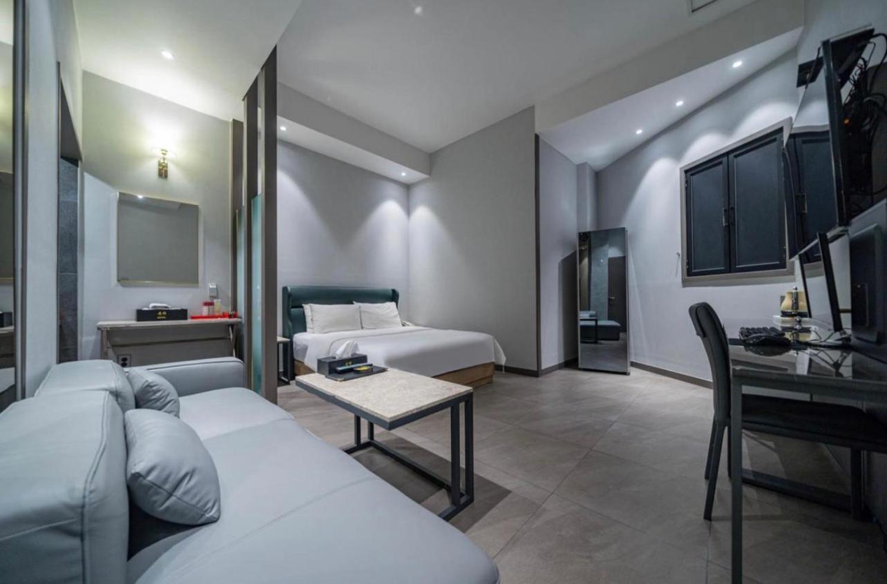 Hotel Myeong Jak Suwon Bagian luar foto