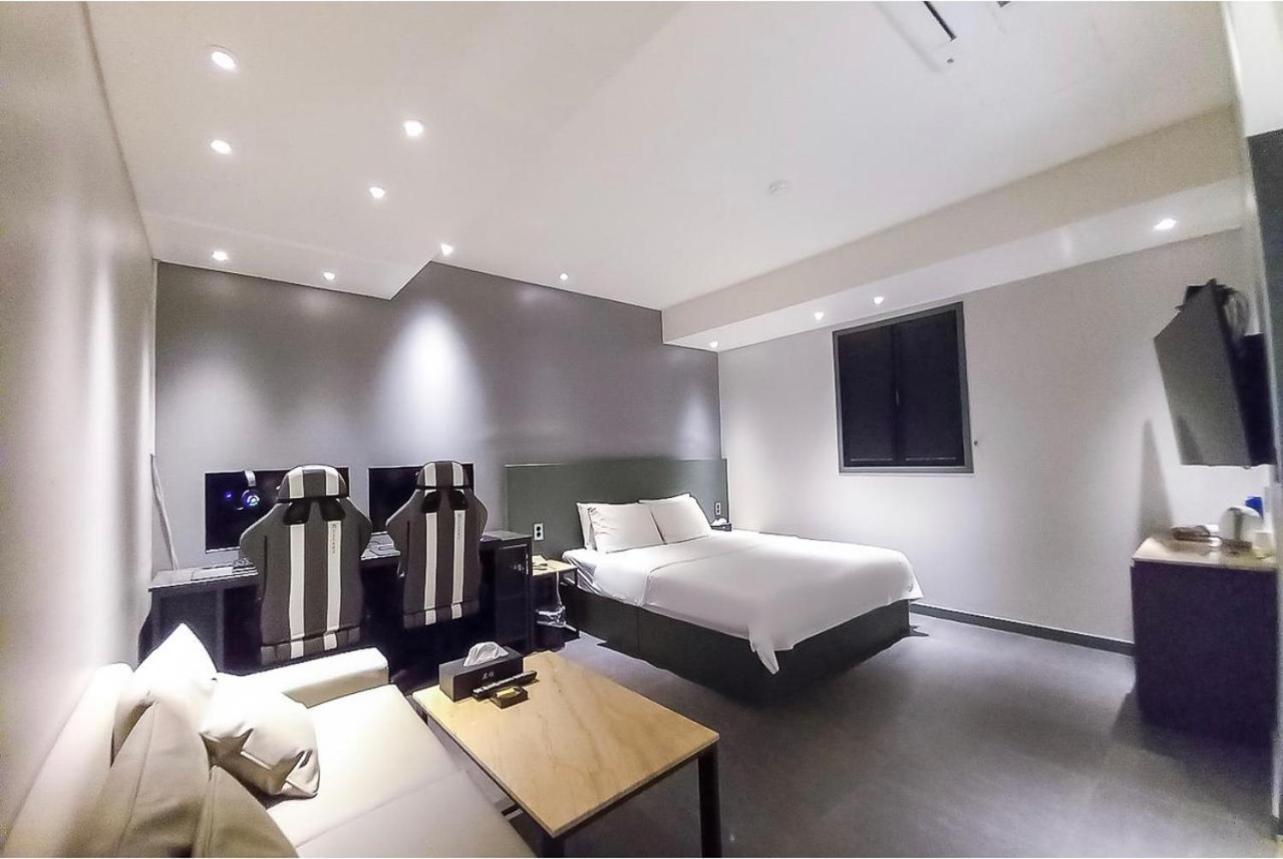 Hotel Myeong Jak Suwon Bagian luar foto